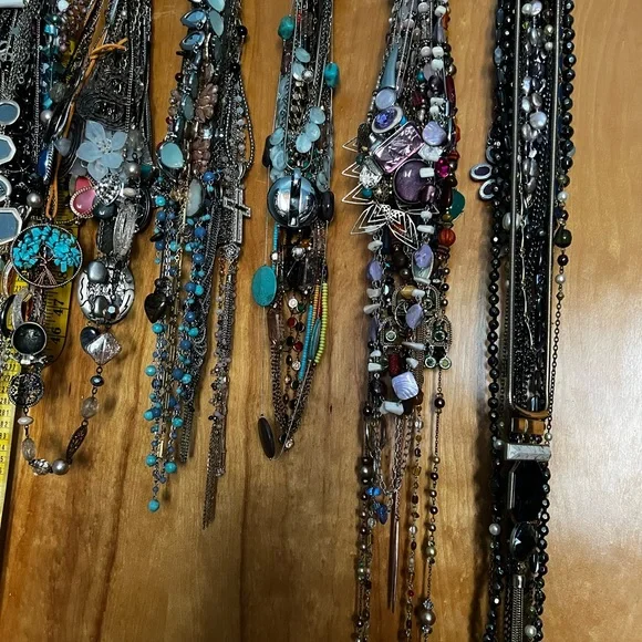 3Lbs of Necklaces Vintage to now . All wearable. ‼️A few bundles available ‼️ - Picture 9 of 11
